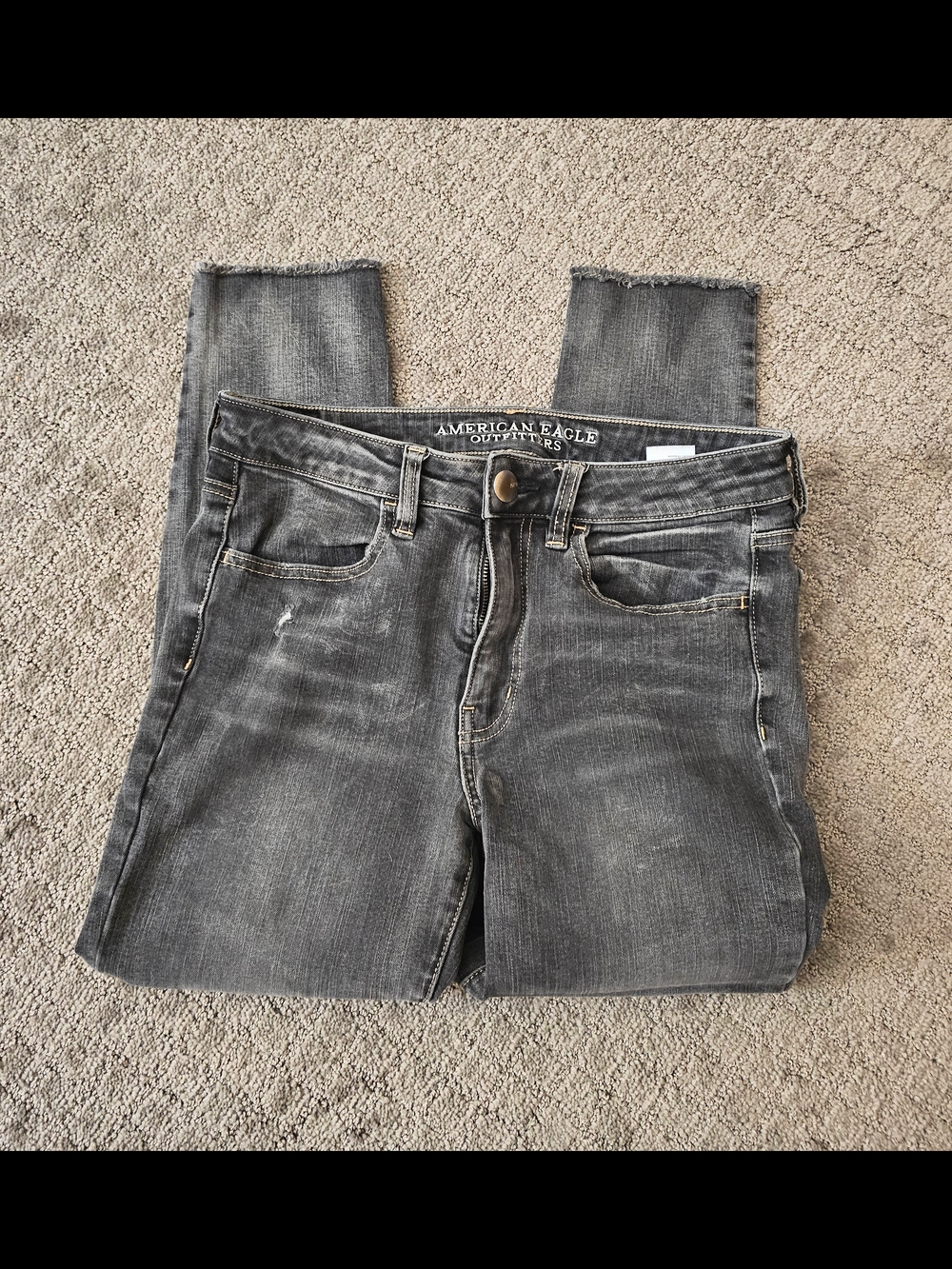 American Eagle Women’s Distressed Gray Crop Jeggings